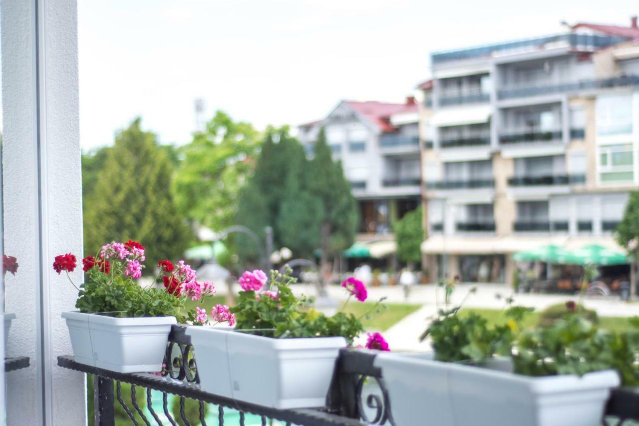 Seasons Hotel Struga Bagian luar foto