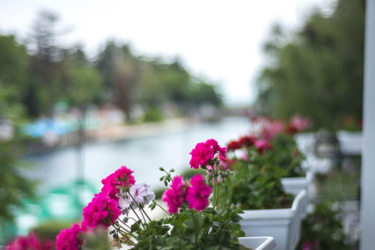 Seasons Hotel Struga Bagian luar foto