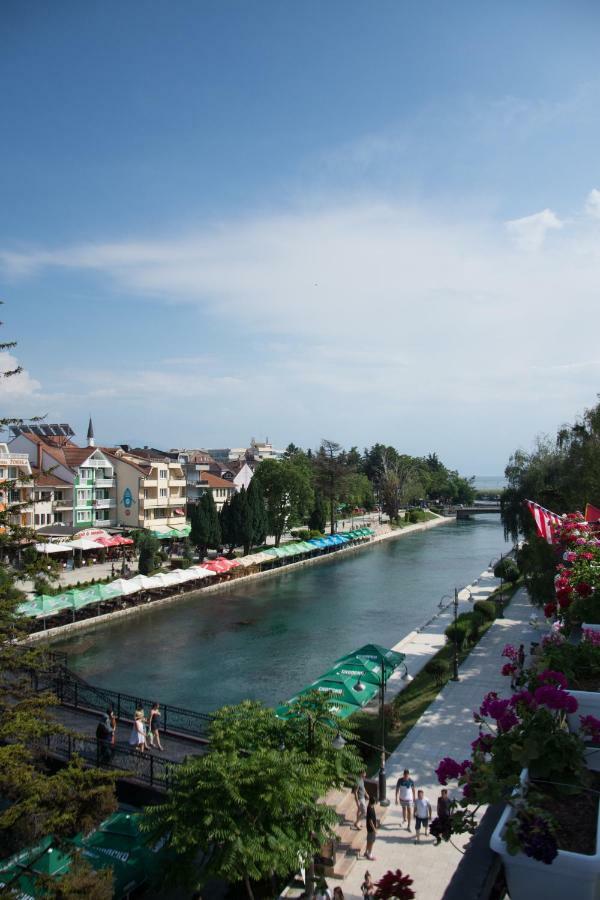 Seasons Hotel Struga Bagian luar foto