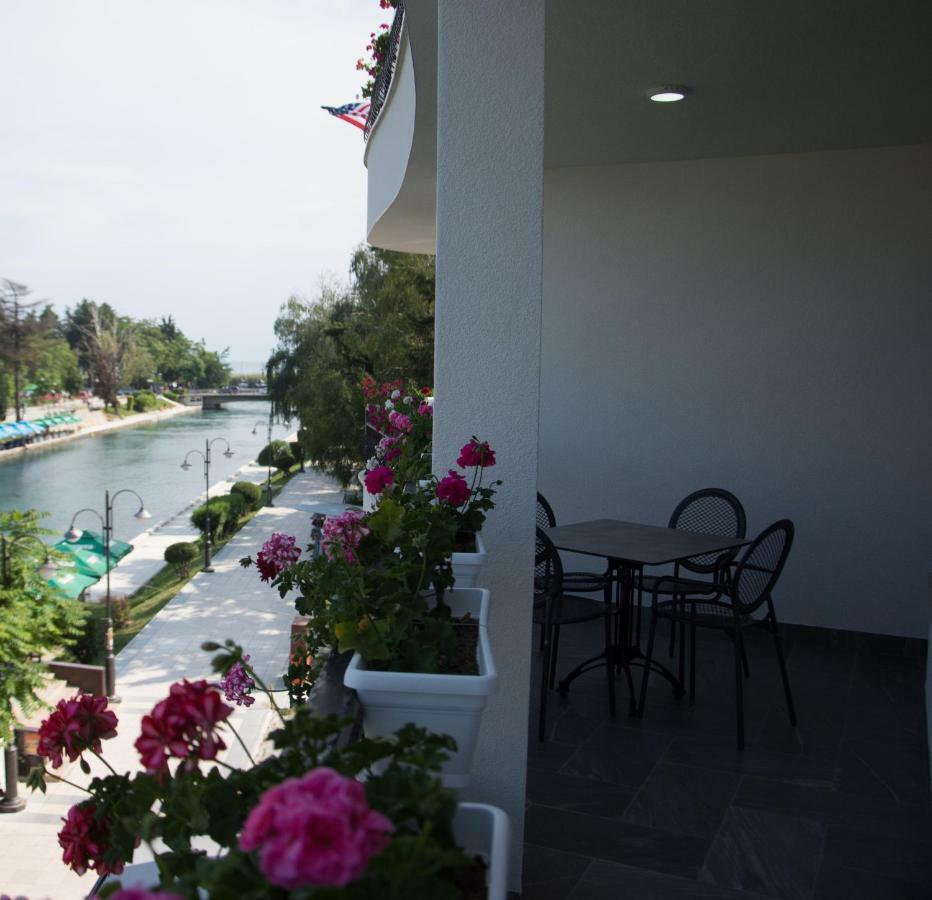 Seasons Hotel Struga Bagian luar foto