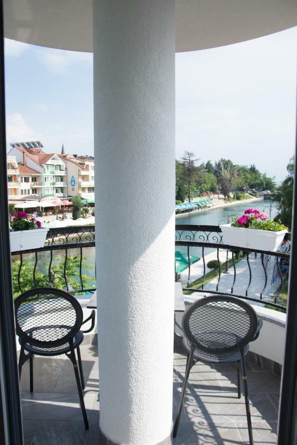 Seasons Hotel Struga Bagian luar foto
