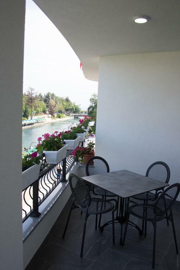 Seasons Hotel Struga Bagian luar foto